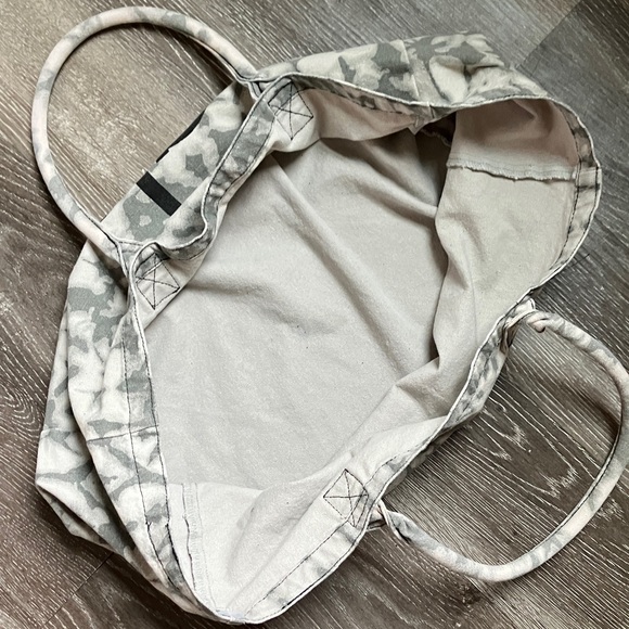 Alo Yoga Tie-Dye Shopper Tote bag - Picture 9 of 12